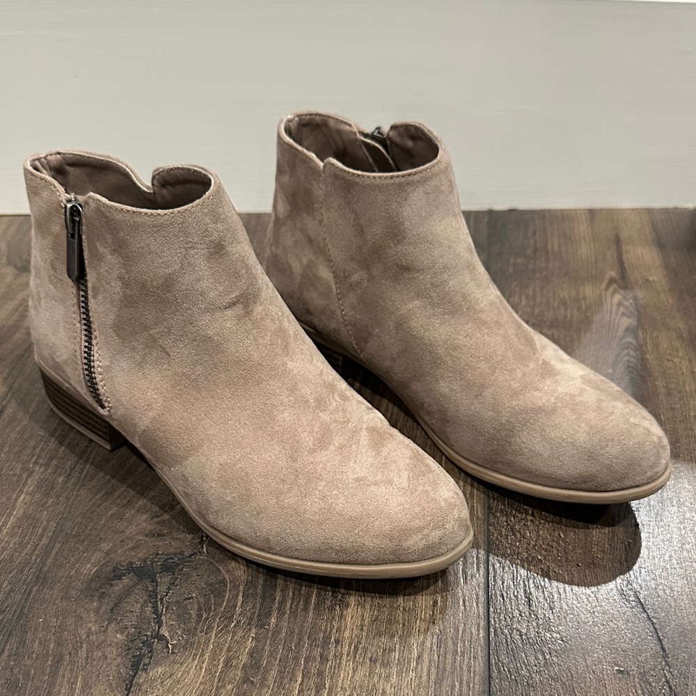 Girl’s Tan Suede Ankle Boots